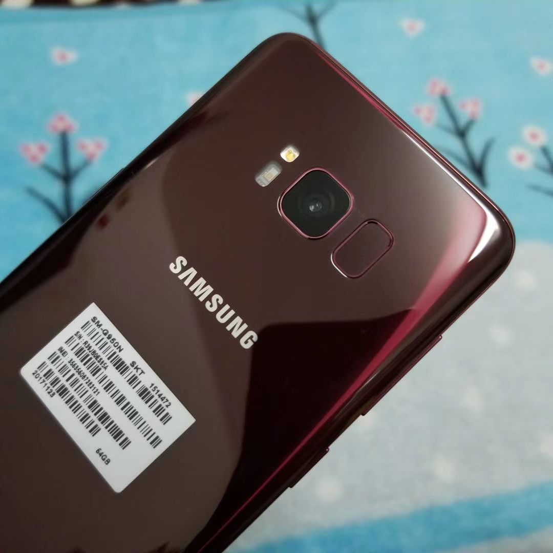 Samsung S8 maple leaf red or 26, 4999 yuan.